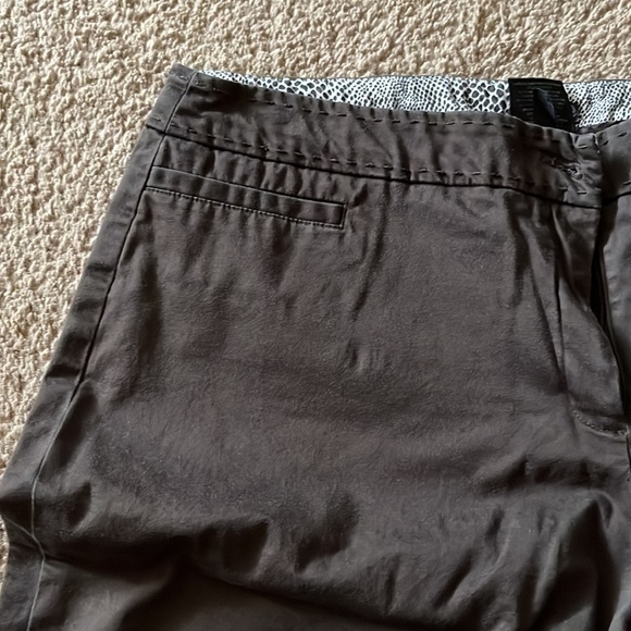 Womens shorts - Picture 2 of 3